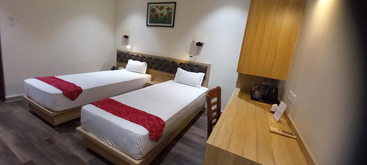 Ojas Hotel & Resort Durgapur  Bagian luar foto